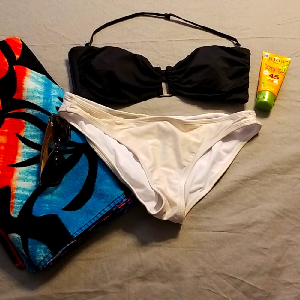 ⬇️ Black & Pearl Bikini Size L